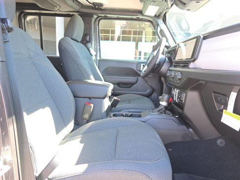 New 2026 Jeep Gladiator Sport AWD/4WD image 32