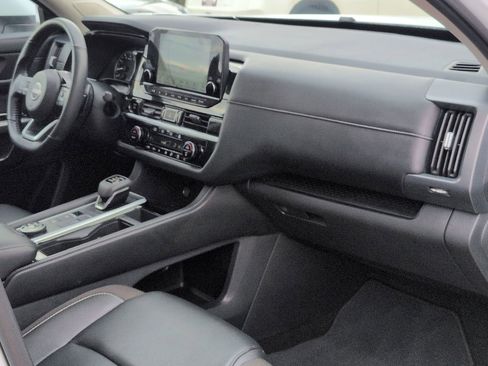 Certified 2025 Nissan Pathfinder SL w/ SL Premium Package AWD/4WD image 34