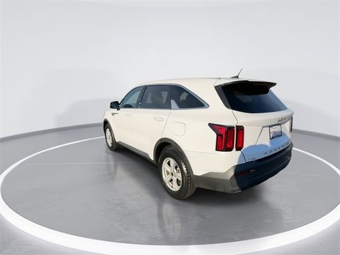 Used 2022 Kia Sorento LX image 7
