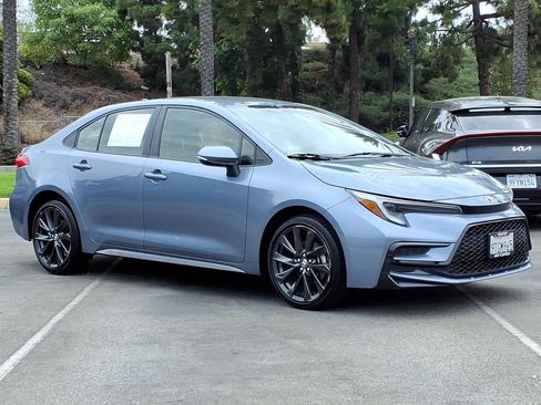 Used 2025 Toyota Corolla SE FWD image 3