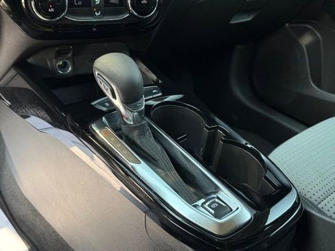 Used 2025 Chevrolet Trax LT image 22