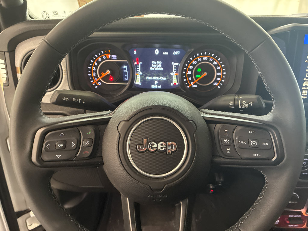 Used 2025 Jeep Gladiator Sport AWD/4WD image 14