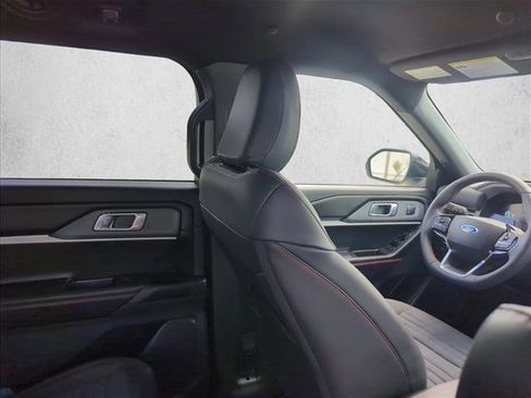 Used 2025 Ford Explorer ST-Line w/ Premium Package image 17