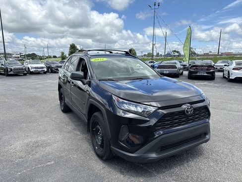 Used 2021 Toyota RAV4 LE AWD/4WD image 15