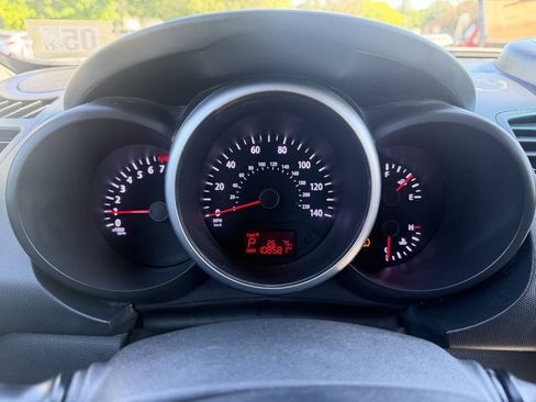 Used 2013 Kia Soul + FWD image 11