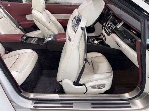 Used 2017 Rolls-Royce Dawn image 64