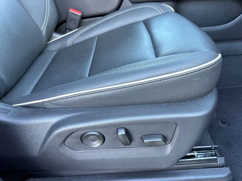 Used 2025 Chevrolet Suburban Premier image 25