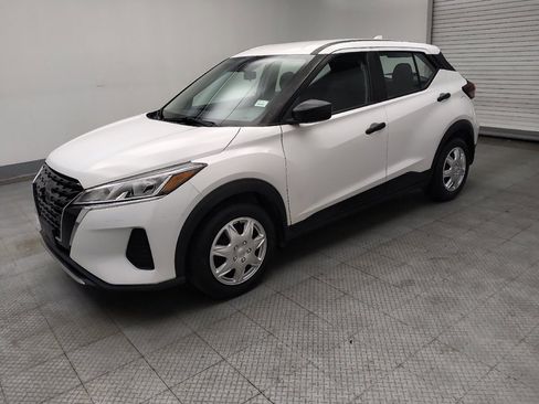 Used 2021 Nissan Kicks S image 2