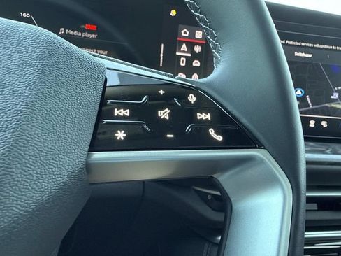 Certified 2025 Audi Q5 Premium w/ 19" Wheel Package AWD/4WD image 15