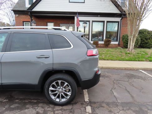 Used 2020 Jeep Cherokee Latitude Plus image 4