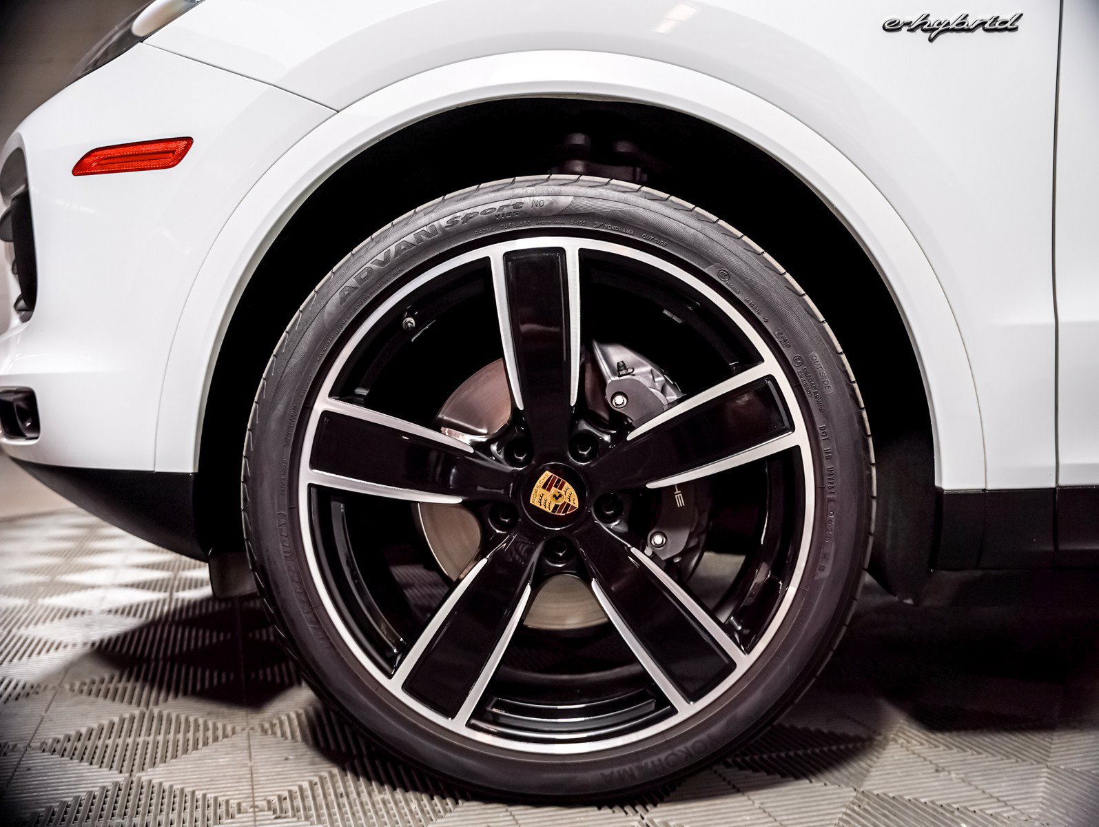 Certified 2023 Porsche Cayenne Coupe AWD/4WD image 14