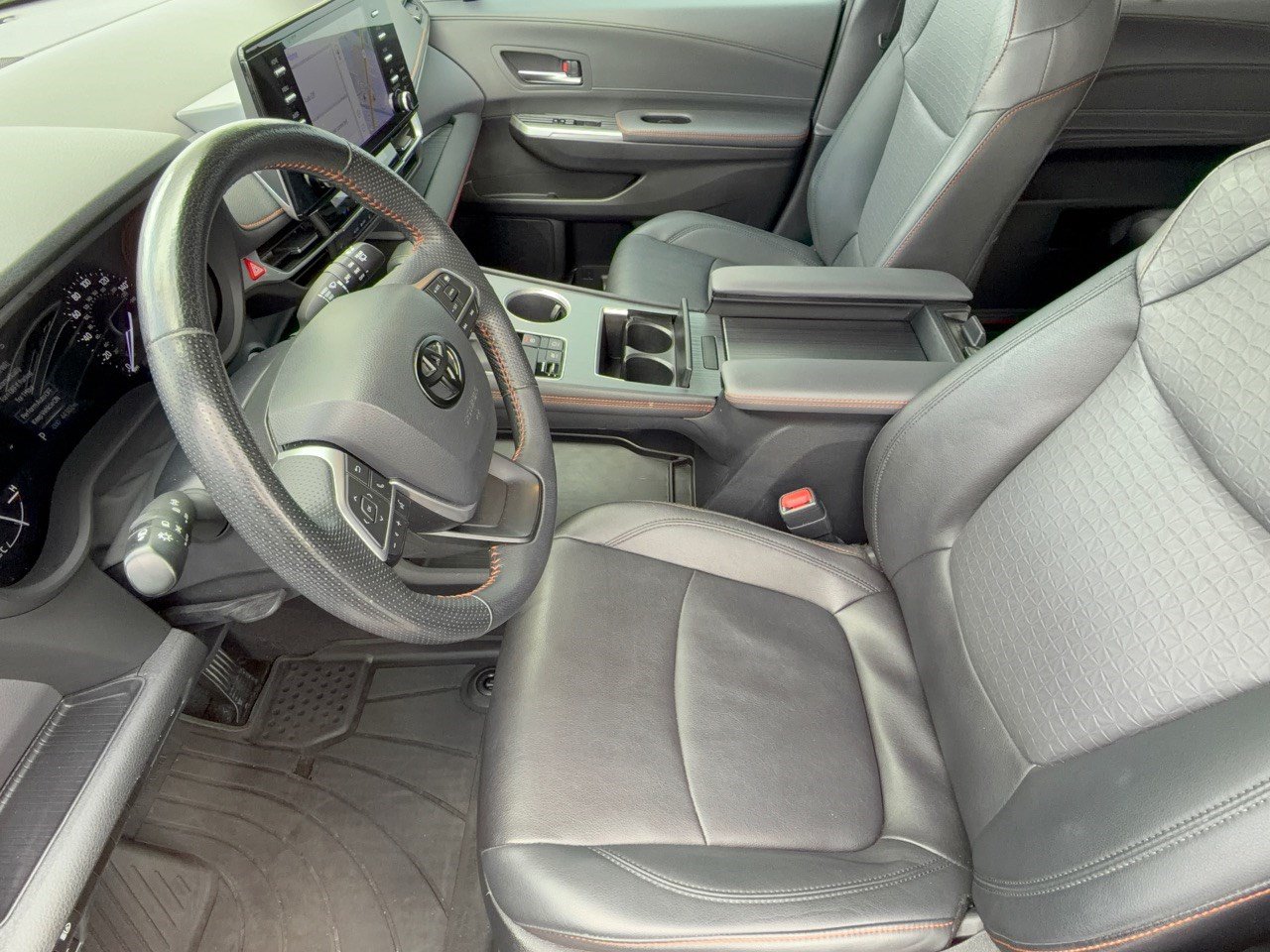 Used 2024 Toyota Sienna XSE FWD image 5