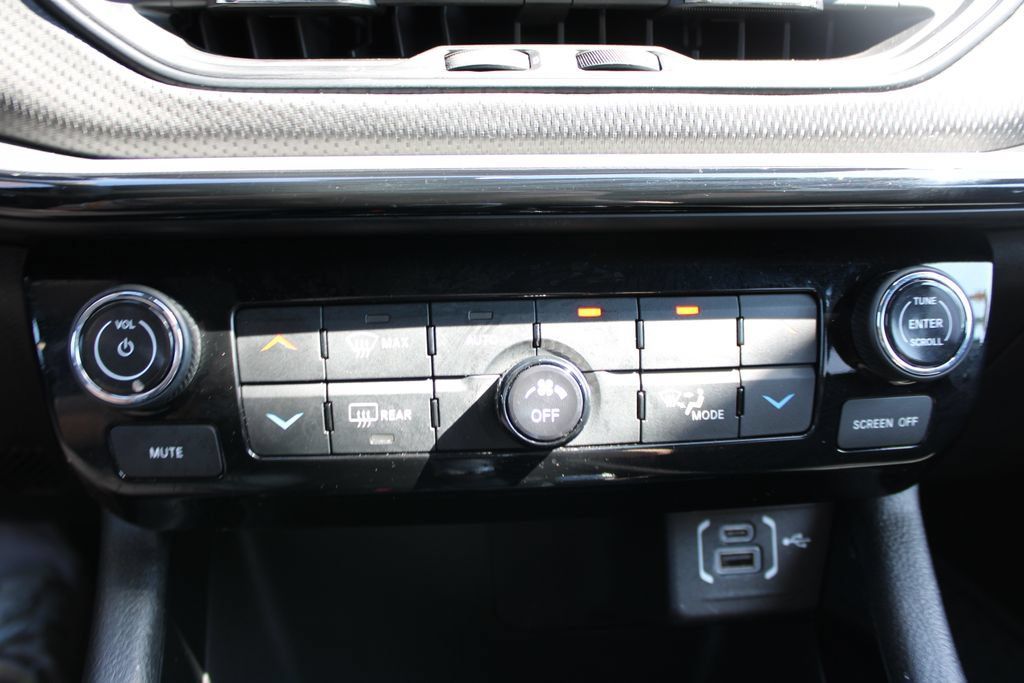 Used 2025 Jeep Compass Trailhawk AWD/4WD image 41