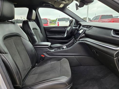 Used 2025 Jeep Grand Cherokee L Laredo image 27