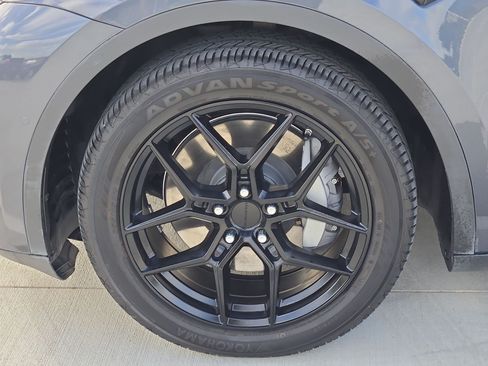 Used 2021 Tesla Model Y Long Range AWD/4WD image 11