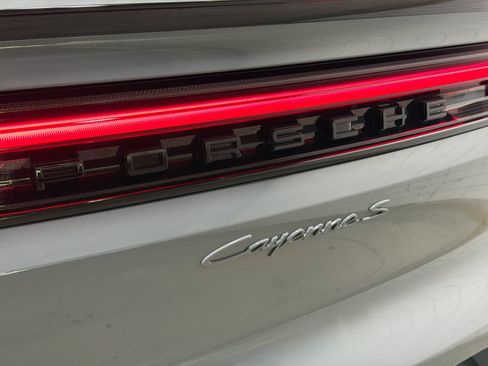 Certified 2025 Porsche Cayenne S AWD/4WD image 12