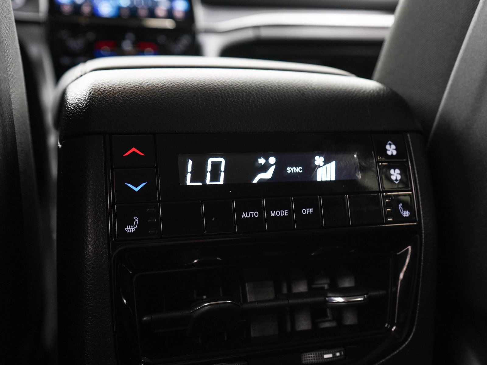 Used 2023 Jeep Grand Cherokee L Limited AWD/4WD image 18