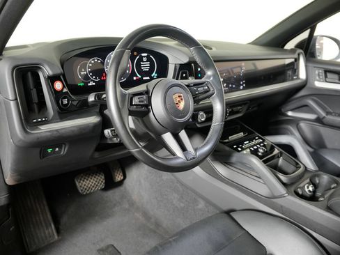 Certified 2024 Porsche Cayenne AWD/4WD image 4
