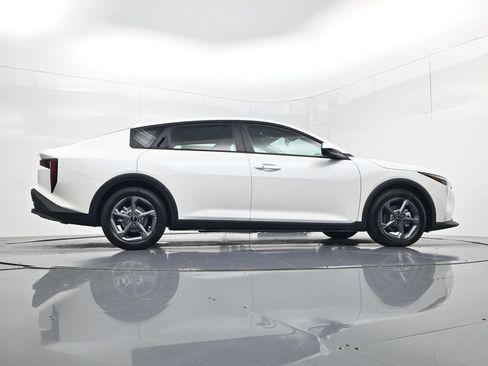 New 2026 Kia K4 FWD image 43
