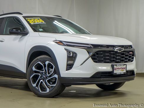 Used 2024 Chevrolet Trax RS w/ Driver Confidence Package FWD image 3