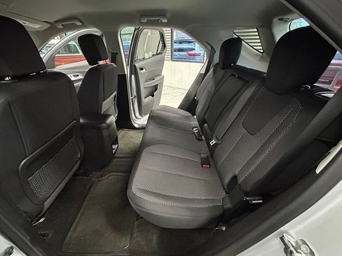 Used 2017 Chevrolet Equinox LS FWD image 46