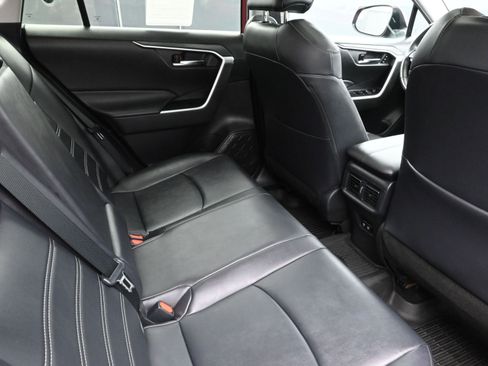 Used 2021 Toyota RAV4 XLE Premium image 23