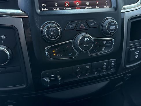 Used 2018 RAM 2500 Laramie w/ Sport Appearance Group AWD/4WD image 19