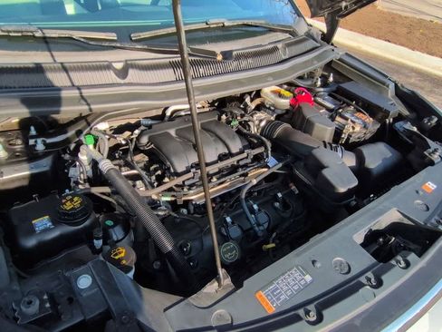 Used 2019 Ford Explorer XLT w/ Equipment Group 202A image 11