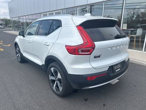 Certified 2025 Volvo XC40 B5 Plus image 3