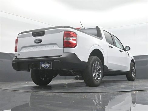 New 2025 Ford Maverick XLT image 23