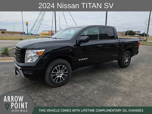 Used 2024 Nissan Titan SV RWD image 5