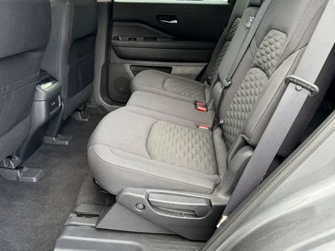 Used 2022 Nissan Pathfinder SV AWD/4WD image 28