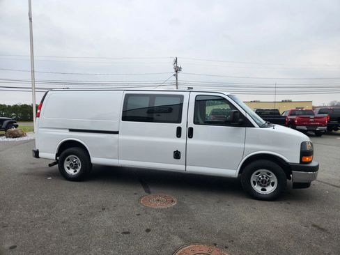 Used 2017 GMC Savana 3500 Extended image 19