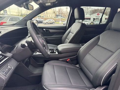 Used 2025 Buick Enclave Preferred image 13