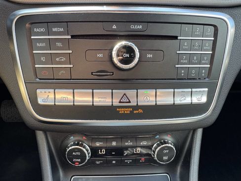 Used 2018 Mercedes-Benz GLA 250 4MATIC w/ Premium Package image 17