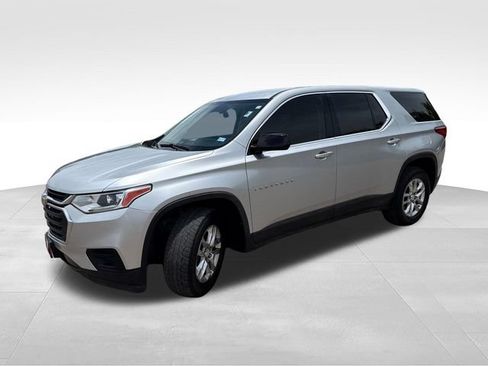 Used 2018 Chevrolet Traverse LS FWD image 3