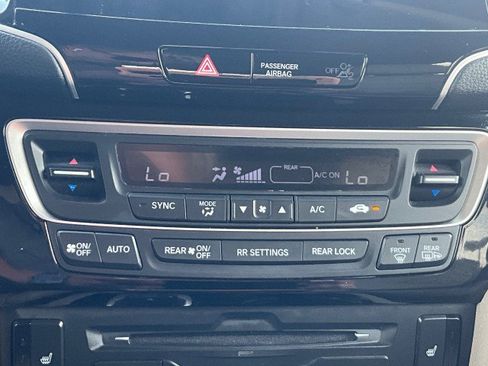 Used 2021 Honda Pilot Touring image 23