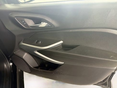 Used 2025 Chevrolet Trax RS w/ Driver Confidence Package FWD image 30