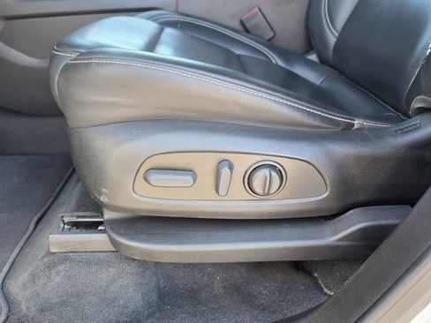 Used 2023 Chevrolet Traverse LT image 14