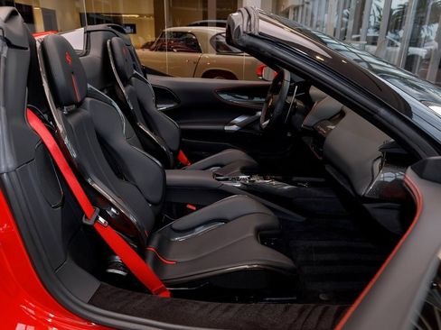 Used 2022 Ferrari SF90 Spider image 40