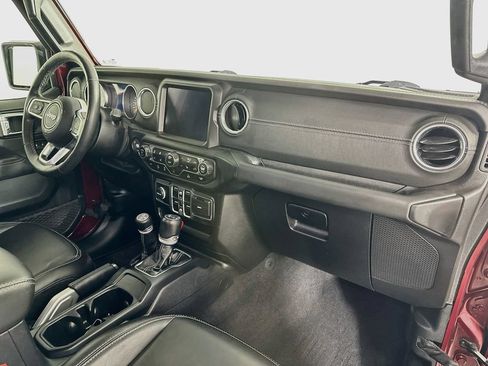 Used 2021 Jeep Wrangler Unlimited Sahara AWD/4WD image 36