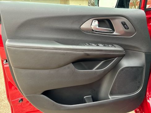 New 2026 Chrysler Pacifica Select image 11