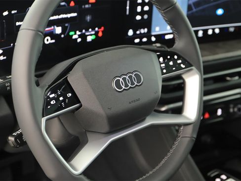 New 2025 Audi Q5 Premium image 16