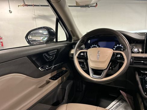 Used 2022 Lincoln Corsair AWD w/ Premium Package image 25