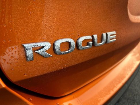 Used 2020 Nissan Rogue SV image 32