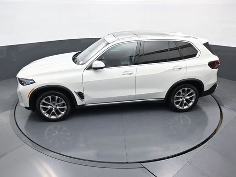 New 2025 BMW X5 xDrive40i w/ Parking Assistance Package image 37