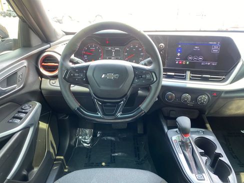Used 2025 Chevrolet Trax RS w/ Sunroof Package FWD image 13