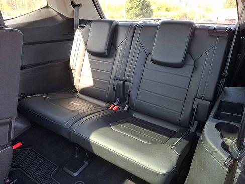 Used 2021 Volkswagen Atlas SEL Premium image 11