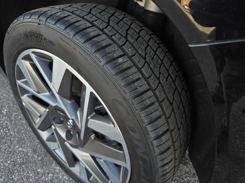 Used 2023 Hyundai Santa Fe Calligraphy image 36