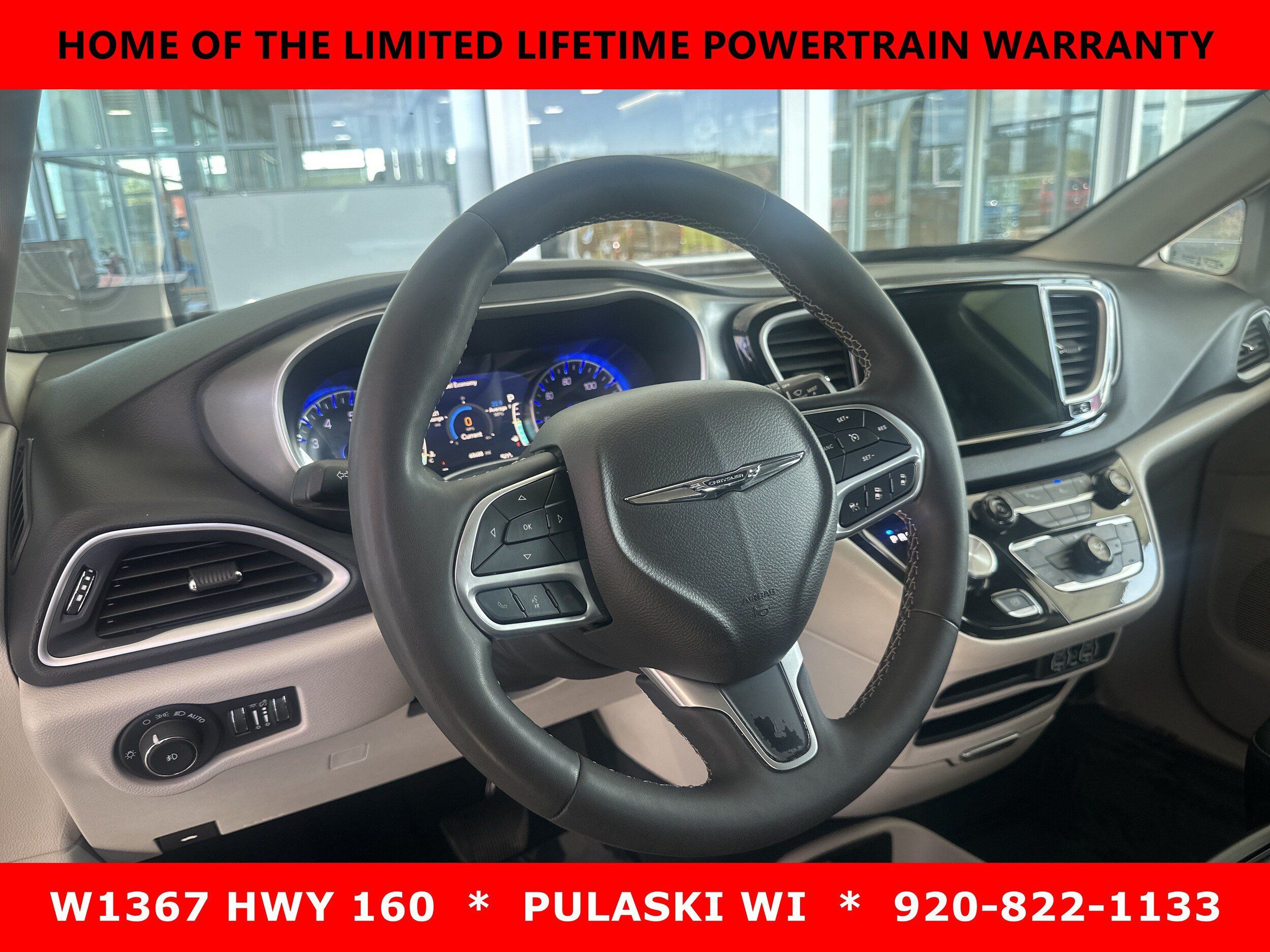 Used 2024 Chrysler Pacifica Touring-L FWD image 11